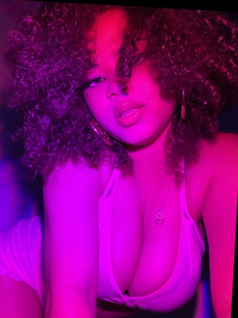 Photo of Gia Gold, creator on OnlyFans with exclusive content
